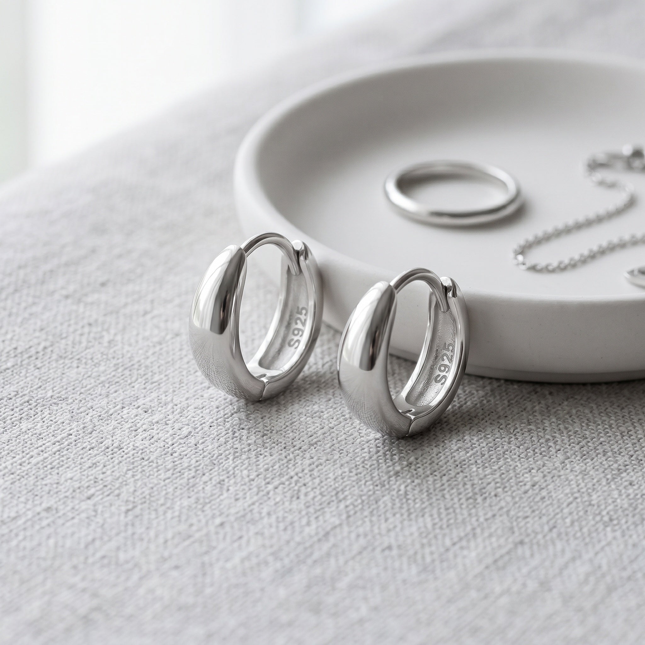 Minimalist Hoop Earring