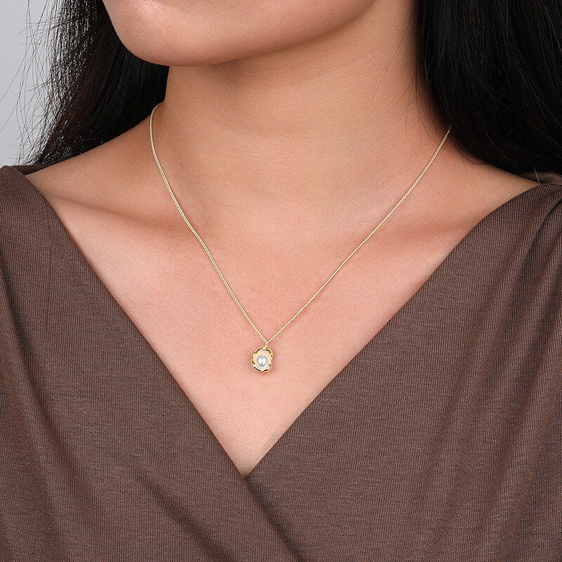 Irregular Pearl Shell Choker Necklace