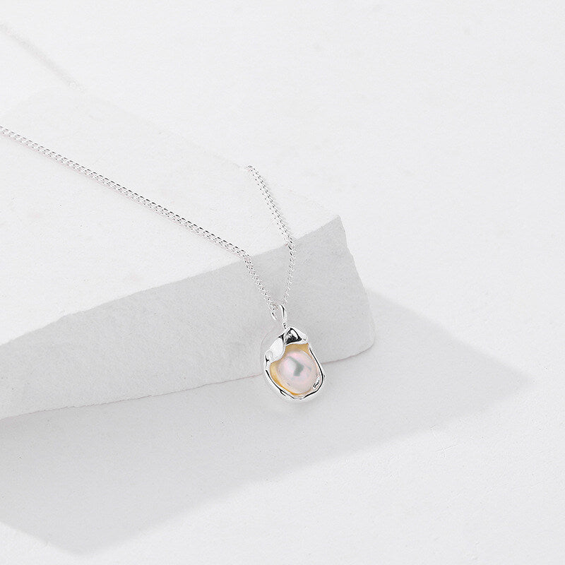 Irregular Pearl Shell Choker Necklace
