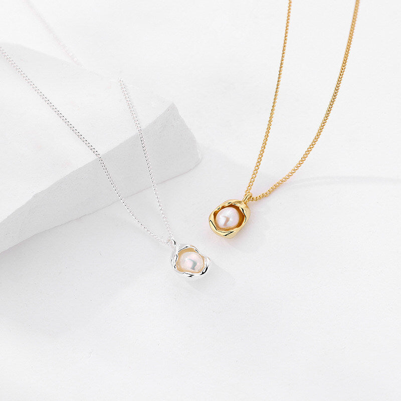 Irregular Pearl Shell Choker Necklace