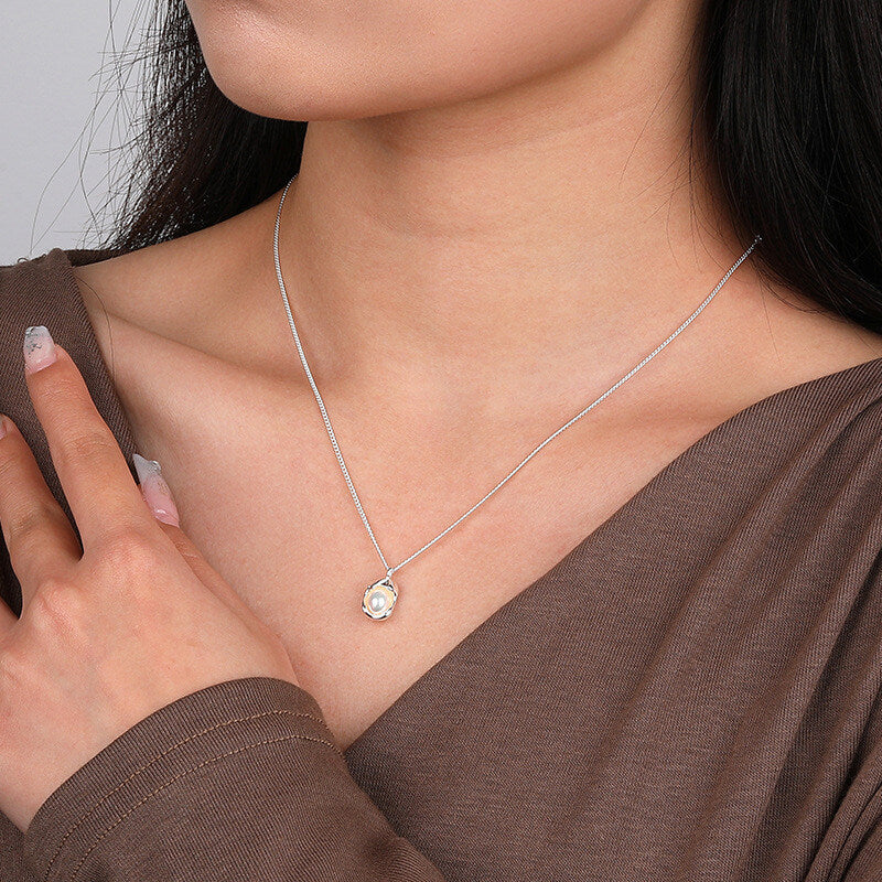 Irregular Pearl Shell Choker Necklace